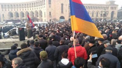 В Ереване протестующие штурмовали Генпрокуратуру: требуют арестовать Пашиняна