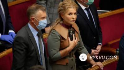 Переписка Тимошенко с Ермаком: лидер "Батькивщины" наклеила на телефон защитную пленку после скандала