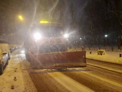 Снегопад в Украине: в нескольких областях ограничили движение транспорта, под Одессой и Николаевом многокилометровые пробки