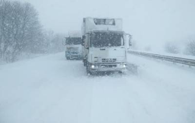 Перекрытые дороги и отмененные рейсы: Одесса потерпает от снегопадов