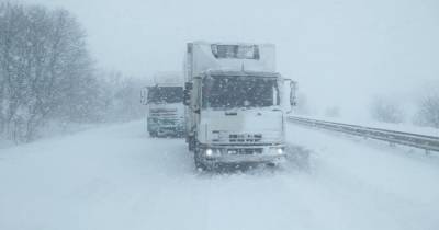 На трассе Киев-Одесса из-за сильного снега образовался 4-километровый затор: какая ситуация на дорогах