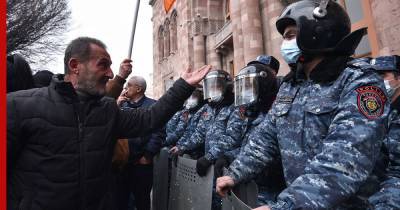 Протестующие в Ереване попытались захватить здание Генпрокуратуры
