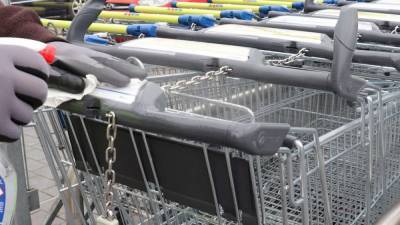 Уровень загрязнения тележек превышает норму в 6 раз: в киевском супермаркете провели тест