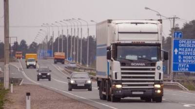 Петербург предъявил новые требования к большим грузовикам