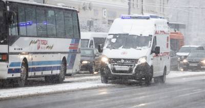 Автобус въехал в столб, легковушка — в забор: подборка ДТП в Калининградской области в снегопад