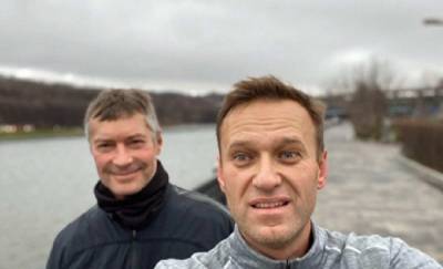 Запад променяет Навального на вакцину – Ройзман в истерике