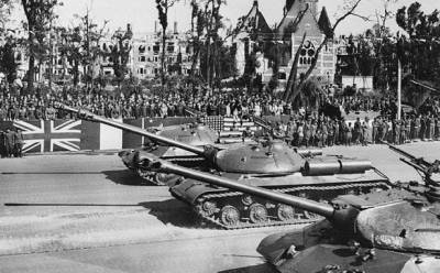 И.В.Сталин - Г.К.Жуков - Какой конфликт произошёл на Берлинском Параде Победы в 1945 году - russian7.ru - США - Англия - Берлин