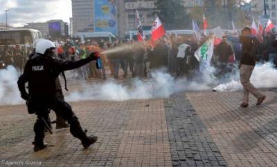 Wyborcza: польская полиция травит участников беспорядков просроченным газом