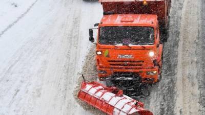Владивосток утопает в снегу: по угрозой закрытие моста на остров Русский