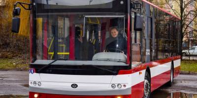 «Сидящих вирус не берет?». Мэр Ивано-Франковска призвал отменить ограничения на количество пассажиров в общественном транспорте