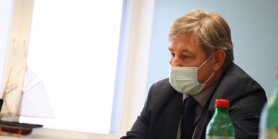 Не Спутник V. В Эстонии российский дипломат втайне от всех и вне очереди получил вакцину от коронавируса