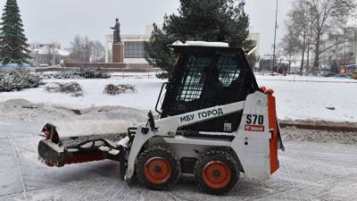 Коммунальщики Симферополя перешли на круглосуточный режим из-за снега
