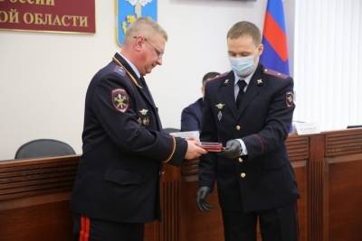 Ещё четверых полицейских-героев наградили медалями за смелость в Пскове