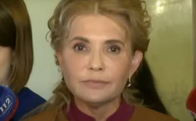 Юлия Тимошенко после нашумевшей смены образа похвасталась роскошными кудрями: "Королевская прическа"
