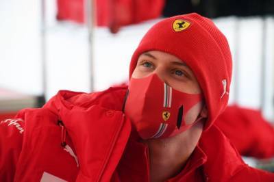 Видео: Мик Шумахер за рулём Ferrari на трассе во Фьорано