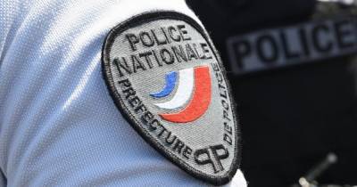 В пригороде Парижа около 30 полицейских станцевали "Макарену" без масок (видео)