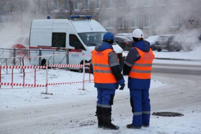 Теплосети рассказали о причинах прорыва трубы в Невском и Кировском районах