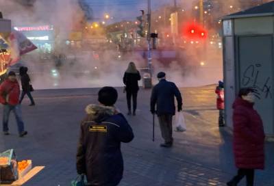 В Петербурге прорвало трубу с горячей водой около метро
