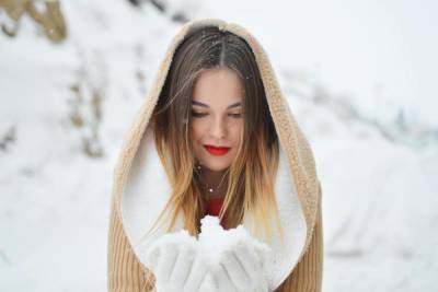 Зима не к лицу: топ-5 советов по уходу за кожей и волосами в холода