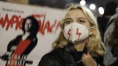 Гражданкам Польши официально запретили делать аборты