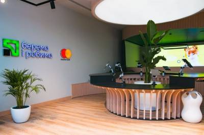 Первое в Украине: цифровое отделение "Приватбанка" открыли в Киеве – что известно