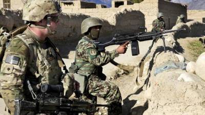 США обвинили талибов в нарушении договора и готовы остаться в Афганистане