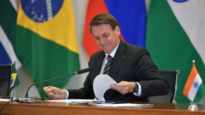 Президент Бразилии Жаир Болсонару призвал мир научиться жить с COVID-19
