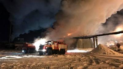 Пожар в гараже оставил жителей Олекминска на полдня без автобусов