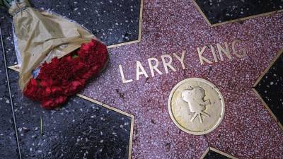 Ларри Кинг - Супруга Ларри Кинга назвала причину его смерти - iz.ru - США
