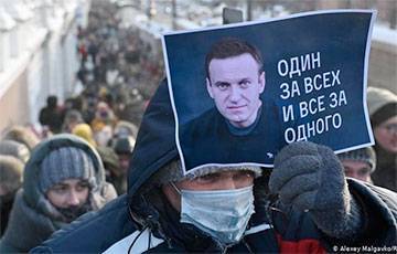 Навальный призвал привести в чувство «завсегдатаев аквадискотеки»