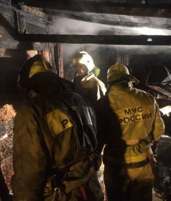 Под Астраханью ликвидировали пожар площадью около 100 квадратных метров