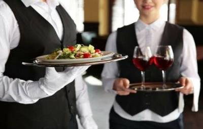 8 уловок официантов, которые заставляют гостей платить больше