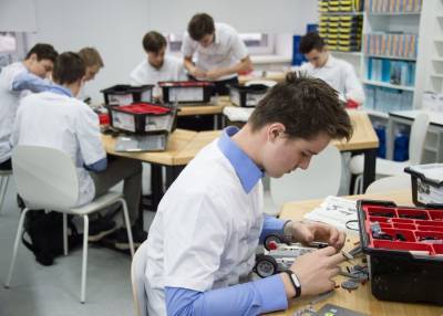 Свыше 280 тыс школьников прошли обучение в детских технопарках Москвы