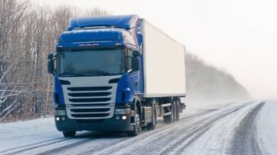 Неэкологичным грузовикам запретили въезжать в Петербург