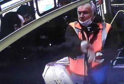 В Петербурге задержали мужчину, ограбившего кондуктора трамвая