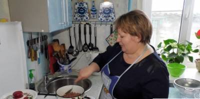 Рябиновые вкусности: липчанка на Первом канале рассказала, как приготовить соус для мяса