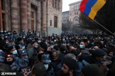 Оппозиция держит себя в тонусе: в Армении пресечён захват здания кабмина