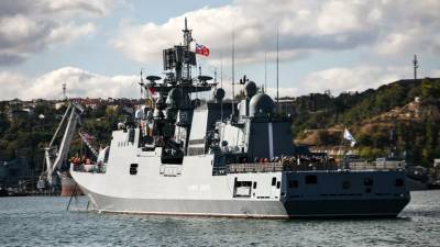 Российский фрегат провёл учения в Чёрном море