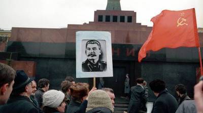 Почему Иосифа Сталина убрали из Мавзолея