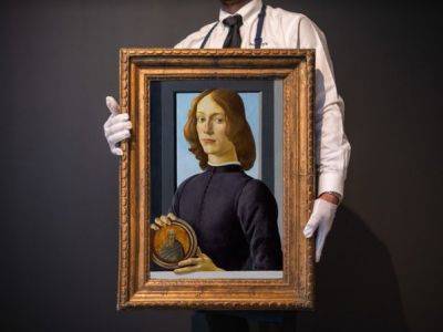 "Портрет юноши с медальоном" Боттичелли продали за рекордные 92 млн долларов