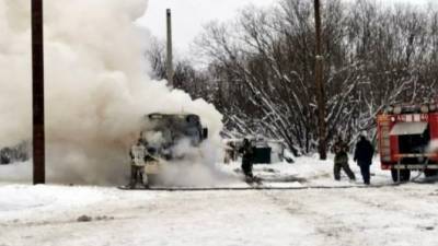В Архангельске полностью выгорел рейсовый автобус, о пострадавших не сообщается