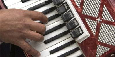 Сельские школы получат 19 млн рублей на музыкальные инструменты