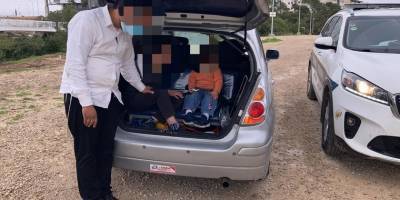 Полиция остановила водителя, который перевозил детей в багажнике