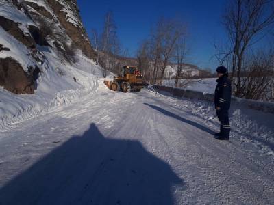 На трассу в Красноярском крае сошла лавина