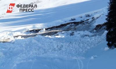 На автотрассу под Красноярском сошла лавина