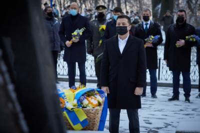 Для Украины сегодня и более ста лет назад угроза одинаковая: Зеленский почтил память Героев Крут
