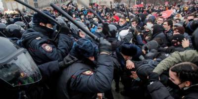 Кремль обеспокоен протестами и растущей поддержкой Навального — Bloomberg