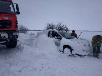 Из-за снегопадов на Одесчине образовалась 30-клометровая пробка (ФОТО)