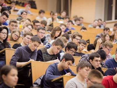 Российских студентов вернут к очному обучению в начале февраля
