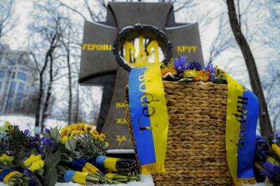 Символ несокрушимости духа: украинские политики чтят память Героев Крут
